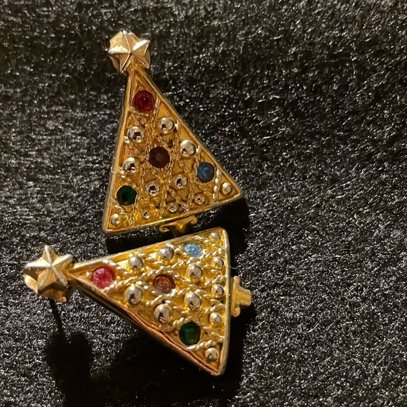 Vintage Avon Christmas Tree Earrings - Picture 2 of 3